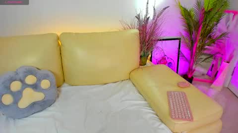 Elia online show from April 4, 12:35 pm