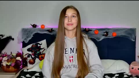 Emily online show from November 3, 5:25 pm