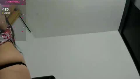 Snapshot of miss_eylens chatting on February 19, 12:35 am miss_eylens online show from February 19, 12:35 am