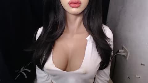 Lyn online show from March 18, 3:04 pm