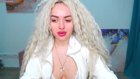 Snapshot of miss_kiten chatting on February 23, 7:17 pm miss_kiten online show from February 23, 7:17 pm