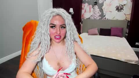 Snapshot of miss_kiten chatting on September 17, 10:33 pm miss_kiten online show from September 17, 10:33 pm