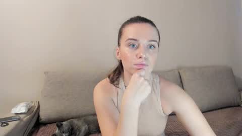 Snapshot of miss_kitty13 chatting on December 5, 2:53 am Kitty online show from December 5, 2:53 am