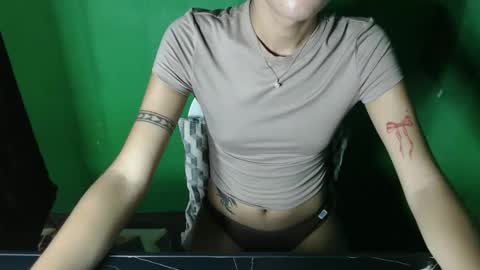 miss_mailyn online show from October 25, 6:46 pm