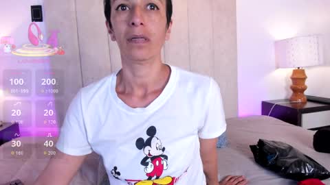 miss_milf_ online show from April 17, 7:28 pm