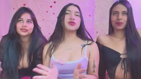 Snapshot of miss_saraxxx chatting on October 16, 3:13 pm Angel Sophie Tif online show from October 16, 3:13 pm