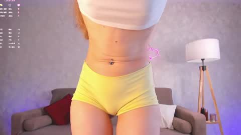 Snapshot of miss_spider chatting on July 3, 7:15 am Spider girl Help me reach 10 likes online show from July 3, 7:15 am