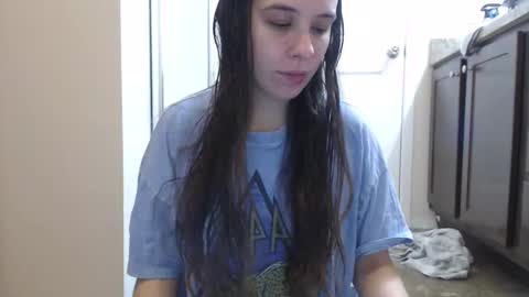 Snapshot of miss_sunshine01 chatting on December 3, 3:20 am Bella online show from December 3, 3:20 am