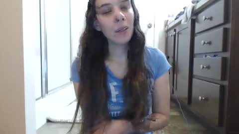 Snapshot of miss_sunshine01 chatting on December 8, 2:18 am Bella online show from December 8, 2:18 am