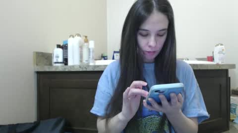 Snapshot of miss_sunshine01 chatting on January 28, 4:19 pm Bella online show from January 28, 4:19 pm