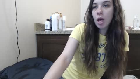 Snapshot of miss_sunshine01 chatting on February 7, 4:03 pm Bella online show from February 7, 4:03 pm