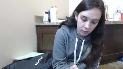 Snapshot of miss_sunshine01 chatting on February 13, 2:56 am Bella online show from February 13, 2:56 am