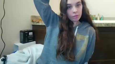 Snapshot of miss_sunshine01 chatting on October 10, 3:44 pm Bella online show from October 10, 3:44 pm