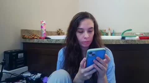 Snapshot of miss_sunshine01 chatting on October 18, 6:19 pm Bella online show from October 18, 6:19 pm