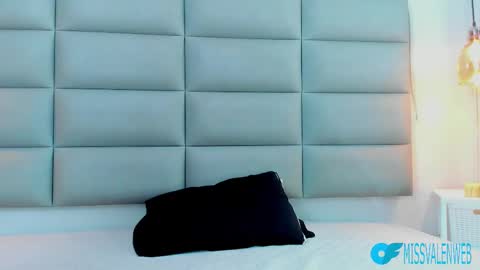 Snapshot of miss_valen_ chatting on February 27, 2:10 pm valentina online show from February 27, 2:10 pm