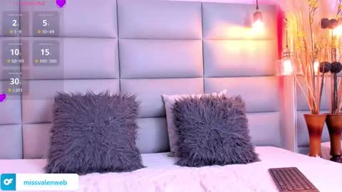 Snapshot of miss_valen_ chatting on September 15, 12:49 pm valentina online show from September 15, 12:49 pm