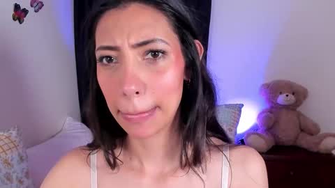 Miss Veronica online show from December 4, 1:20 pm