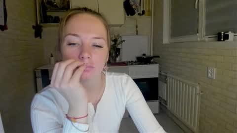miss_you20 online show from October 23, 6:06 pm