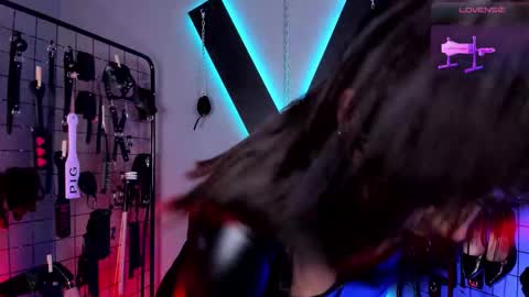 Snapshot of missalix_miah_bdsm chatting on November 24, 7:02 pm Miss Alix and Mia Slave online show from November 24, 7:02 pm