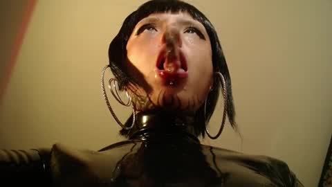 Snapshot of missanarky chatting on October 22, 9:14 pm Anarkitten online show from October 22, 9:14 pm