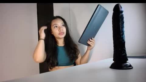 Snapshot of missaprilqos chatting on March 6, 11:36 am April online show from March 6, 11:36 am