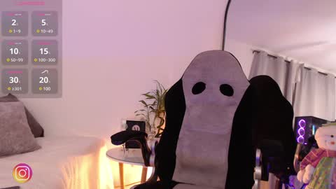 Snapshot of missblair12 chatting on December 10, 12:50 am MissBlair online show from December 10, 12:50 am