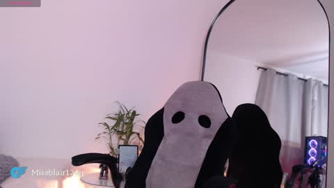 Snapshot of missblair12 chatting on December 31, 5:33 am MissBlair online show from December 31, 5:33 am