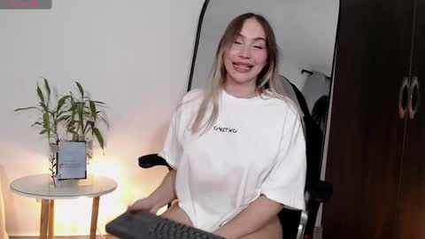 Snapshot of missblair12 chatting on March 1, 11:26 pm MissBlair online show from March 1, 11:26 pm