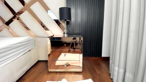 Sara Vanegas online show from April 13, 11:59 am