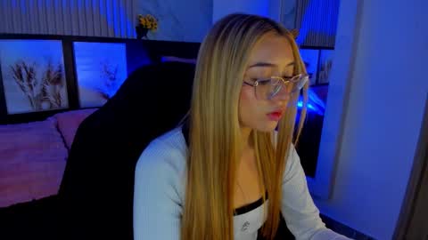 Snapshot of misscheelsee_as chatting on September 18, 1:18 am misscheelsee_as online show from September 18, 1:18 am