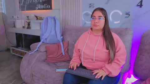 misscheelsee_as online show from April 10, 1:49 pm