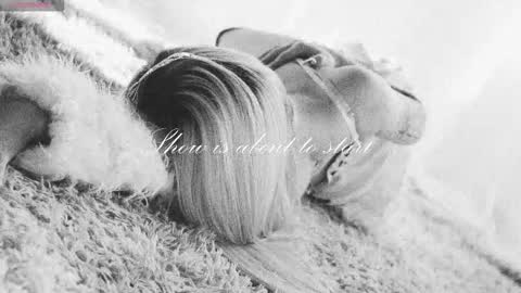 Snapshot of misschloe__ chatting on November 13, 11:36 pm Chloe freelance model Please your thumbs up are important online show from November 13, 11:36 pm