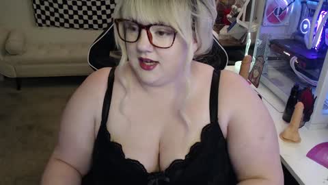 Snapshot of missdanibluee chatting on December 5, 11:38 am missdanibluee online show from December 5, 11:38 am