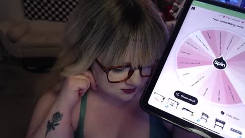 Snapshot of missdanibluee chatting on February 3, 11:31 am missdanibluee online show from February 3, 11:31 am