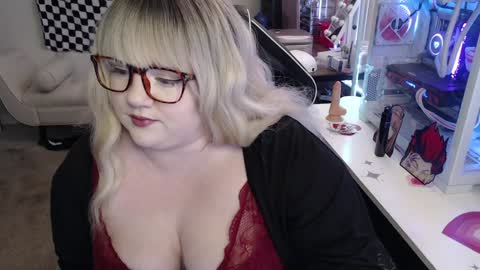 Snapshot of missdanibluee chatting on February 5, 9:50 pm missdanibluee online show from February 5, 9:50 pm