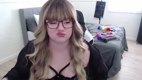 Snapshot of missdanibluee chatting on July 8, 10:58 pm missdanibluee online show from July 8, 10:58 pm