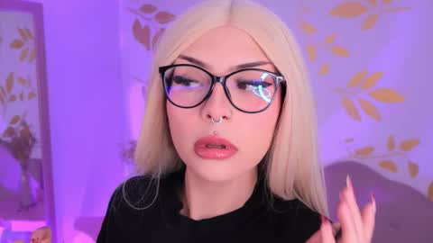 Snapshot of misselektra__ chatting on October 8, 4:43 am ELEKTRA online show from October 8, 4:43 am