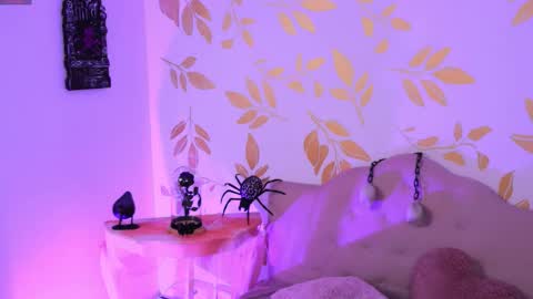 Snapshot of misselektra__ chatting on October 31, 5:19 am ELEKTRA online show from October 31, 5:19 am