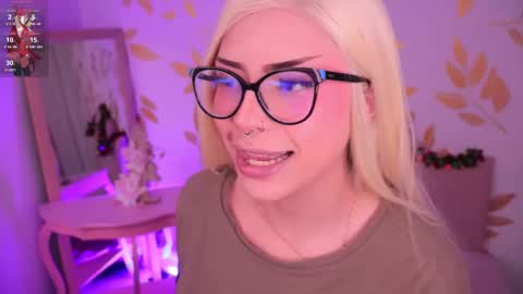 Snapshot of misselektra__ chatting on December 18, 5:13 am ELEKTRA online show from December 18, 5:13 am