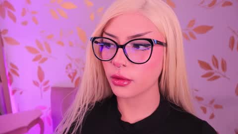 Snapshot of misselektra__ chatting on January 14, 5:13 am ELEKTRA online show from January 14, 5:13 am