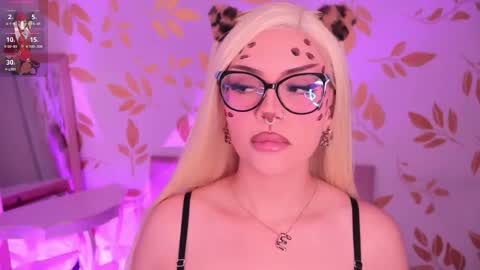 Snapshot of misselektra__ chatting on February 4, 5:46 am ELEKTRA online show from February 4, 5:46 am