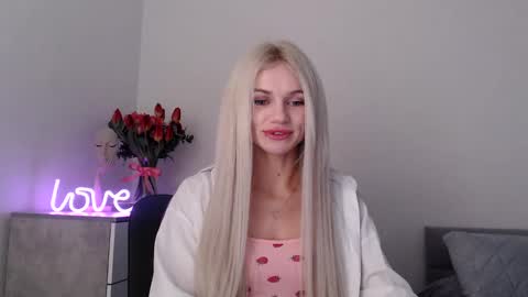 Snapshot of missemma1111 chatting on February 7, 9:15 pm EMMA online show from February 7, 9:15 pm