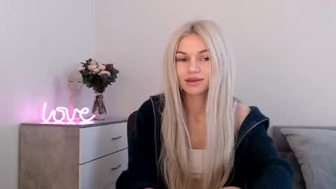 Snapshot of missemma1111 chatting on March 8, 5:59 am EMMA online show from March 8, 5:59 am