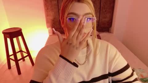 missevans_ online show from January 8, 2:14 am