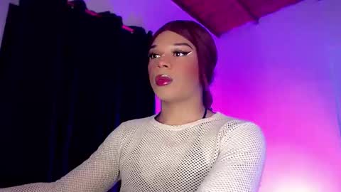 Snapshot of missfer_bigdick chatting on March 4, 3:01 am Fer online show from March 4, 3:01 am