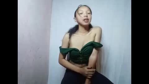 MadagascarQueen online show from April 8, 8:58 am