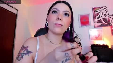 Snapshot of misshuntt3rs chatting on December 22, 1:55 am Annie online show from December 22, 1:55 am