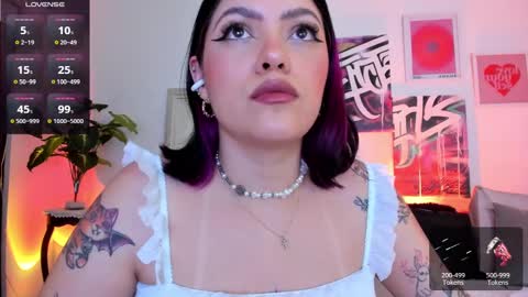 Snapshot of misshuntt3rs chatting on January 19, 2:57 am Annie online show from January 19, 2:57 am