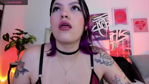 Snapshot of misshuntt3rs chatting on February 1, 2:47 am Annie online show from February 1, 2:47 am