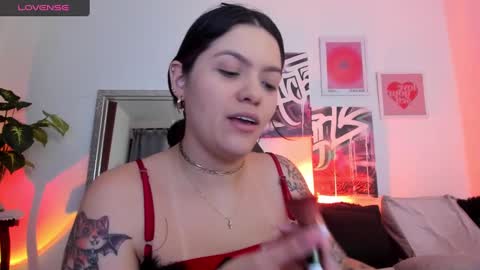 Snapshot of misshuntt3rs chatting on February 9, 2:28 am Annie online show from February 9, 2:28 am